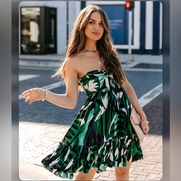 Vici Dresses & Skirts - Vici Collection Strapless smocked Tie Palm Leaf Dress Summer Beach Hawaii Hosta